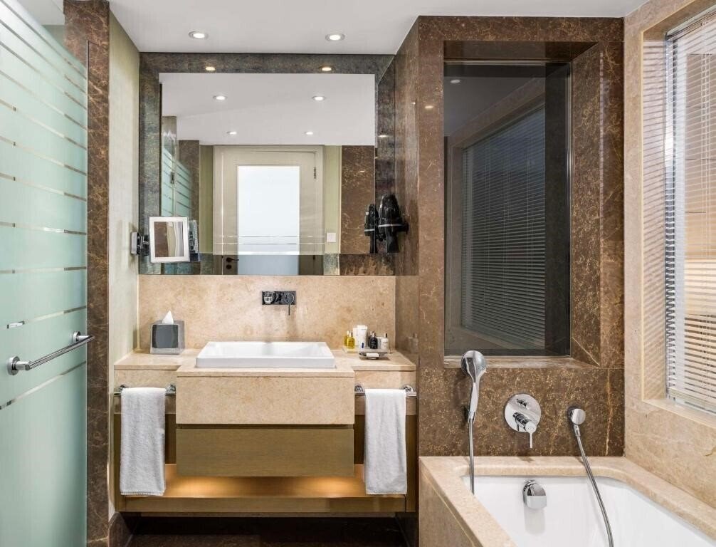 Картинка Radisson Blu Hotel, Istanbul Sisli 5*