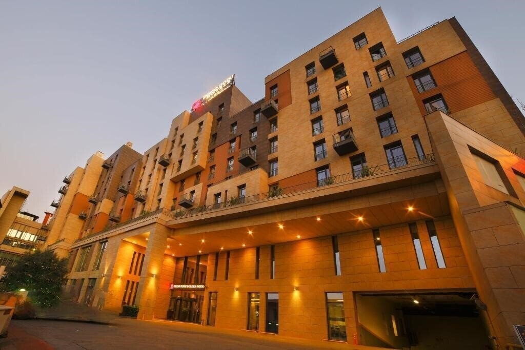Отель Hilton Garden Inn Istanbul Golden Horn 4*