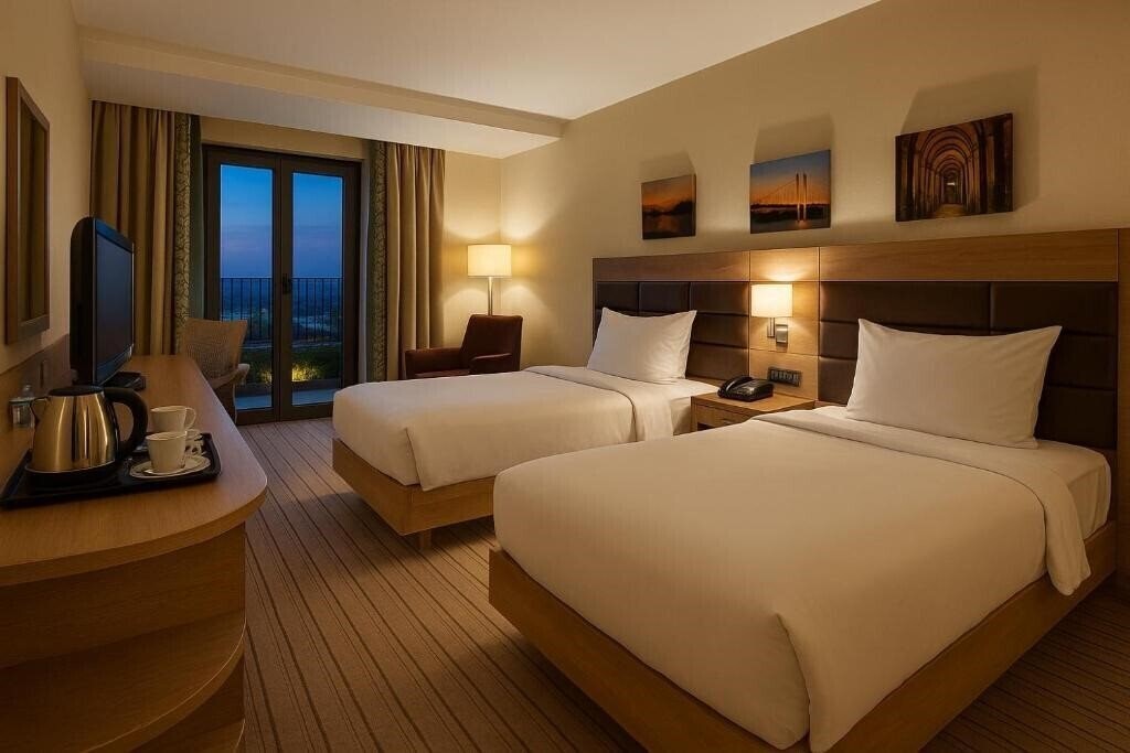 Фото Hilton Garden Inn Istanbul Golden Horn 4*