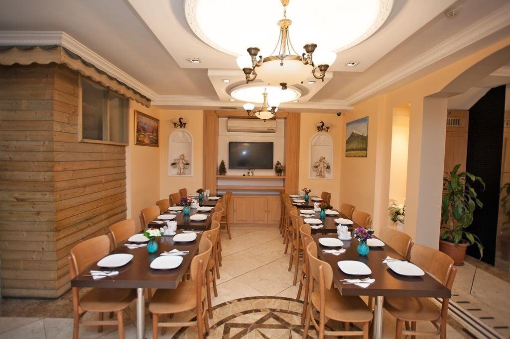 Готель Bulvar Hotel 3*
