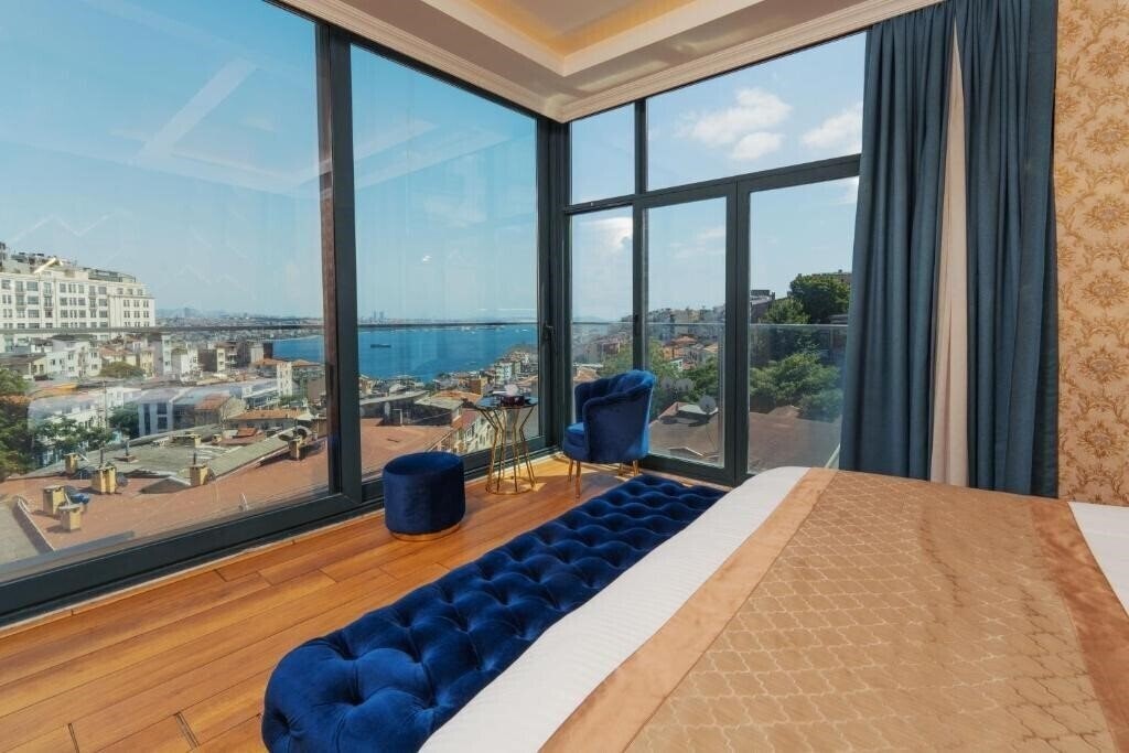 Готель Trip Bosphorus Taksim Hotel (ex. Tryp By Wyndham Taksim) 4*