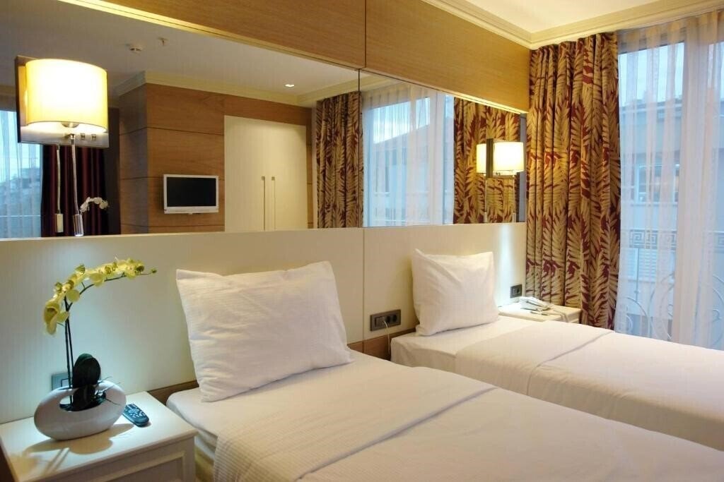 Отель Hotel Le Mirage 4*