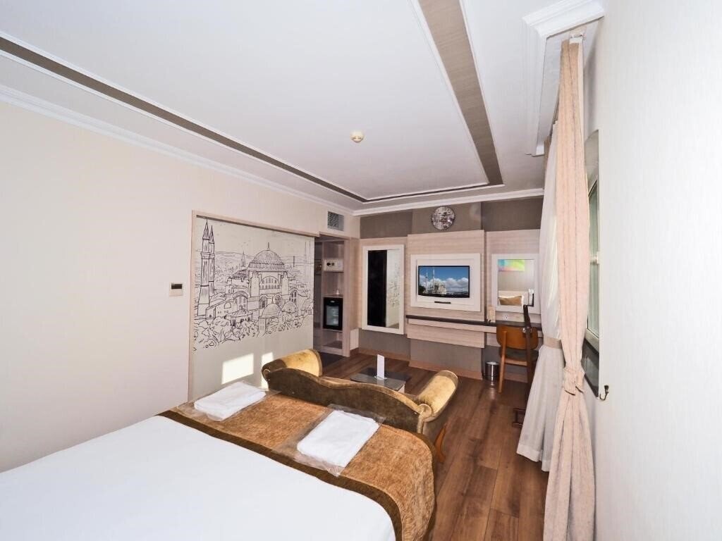 Hotel Bulvar Palas 4*