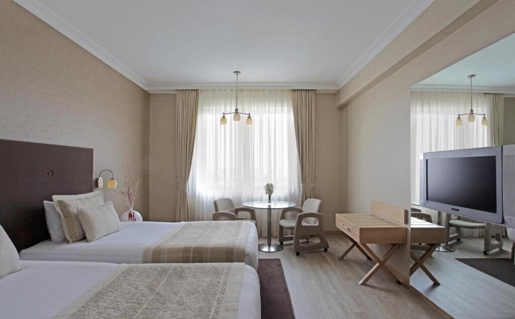 Фото Wow Airport Hotel 4*