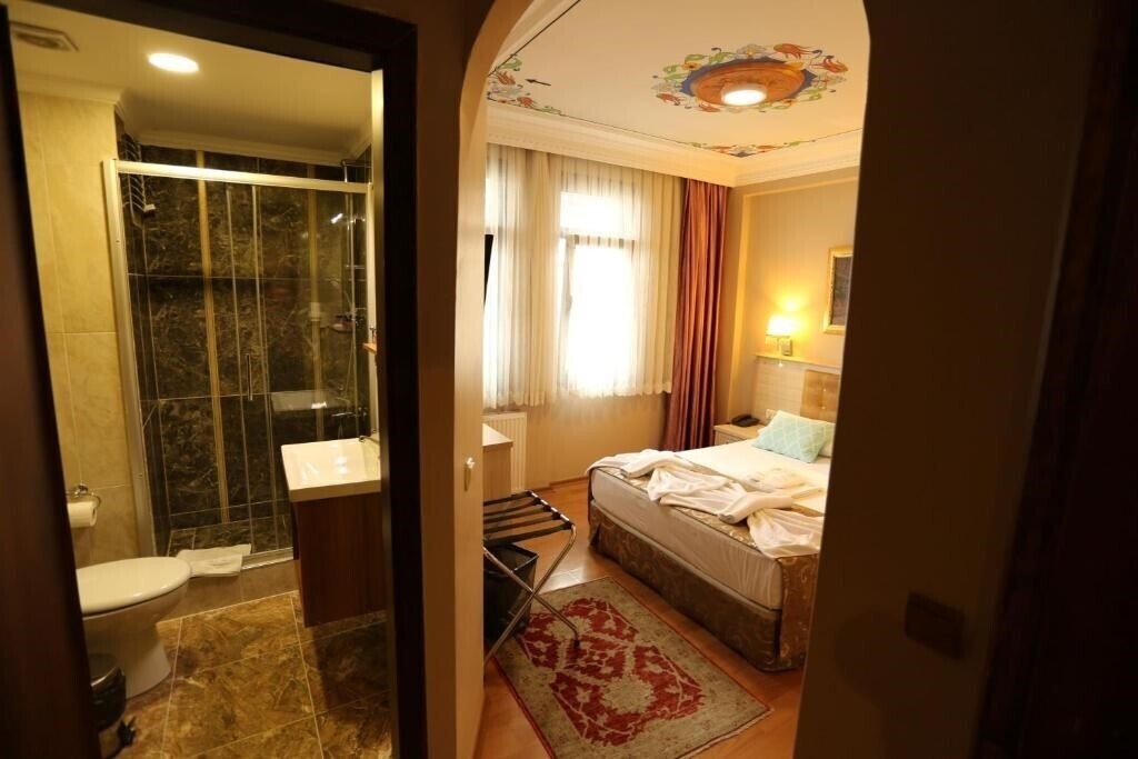 Фото Hotel Tashkonak Istanbul 3*