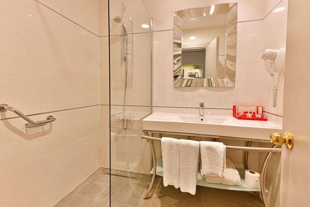 Obraz Ramada Hotel & Suite Atakoy 5*