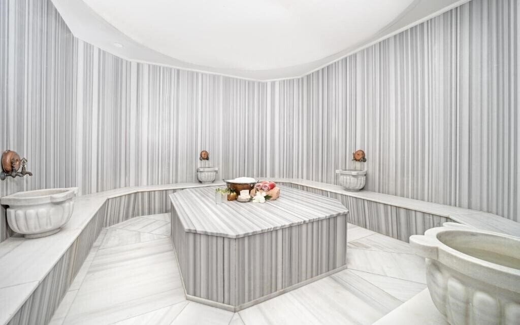 Hotel Ramada Hotel & Suite Atakoy 5*