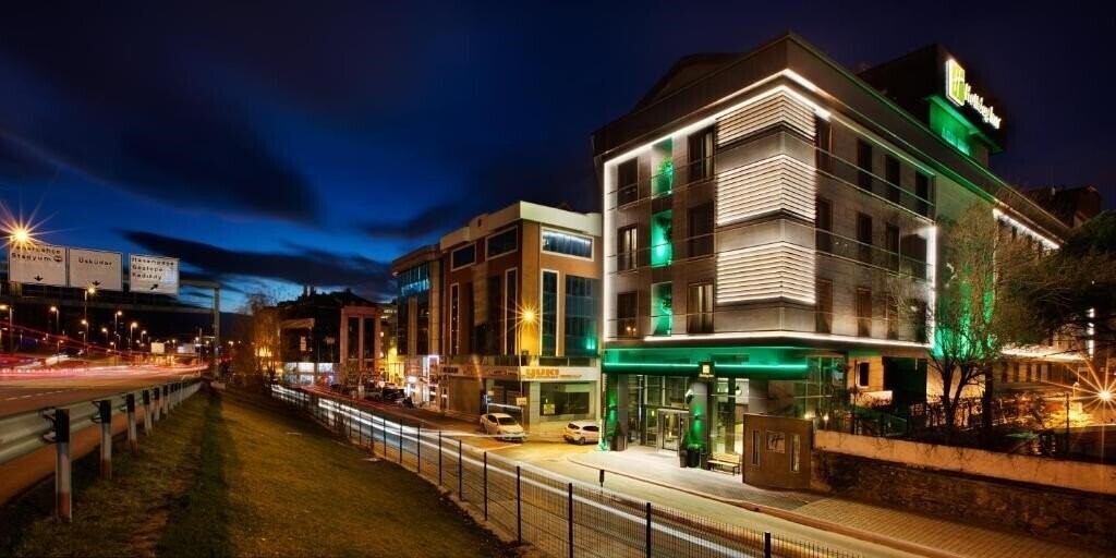 Отель Holiday Inn Istanbul Kadikoy 4*