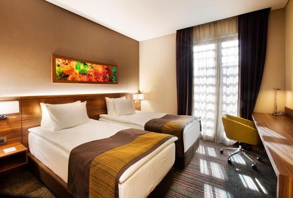 Фото Holiday Inn Istanbul Kadikoy 4*