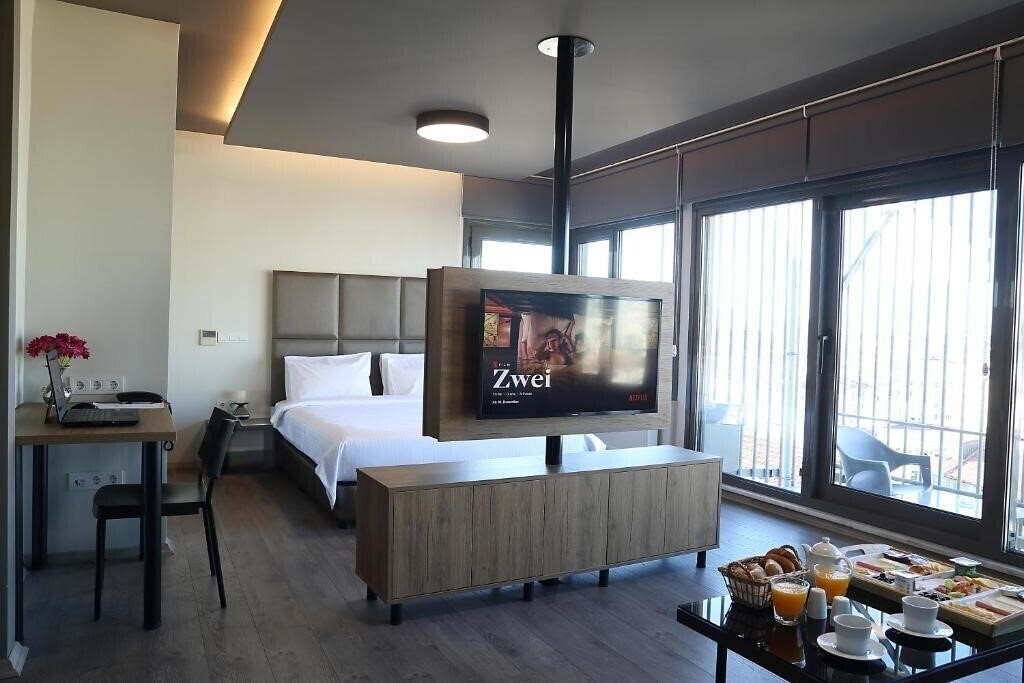 Hotel Chakra Suites 4*