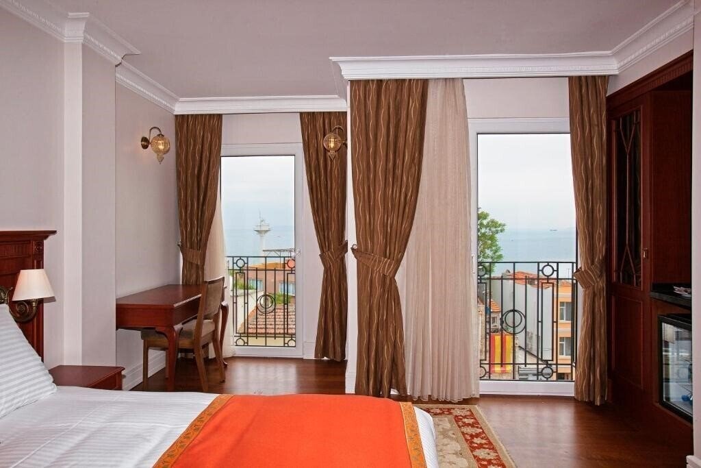 Готель Aren Suites 3*