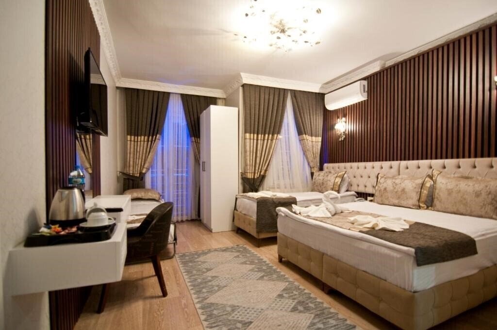 Фото Broken Column Hotel 3*