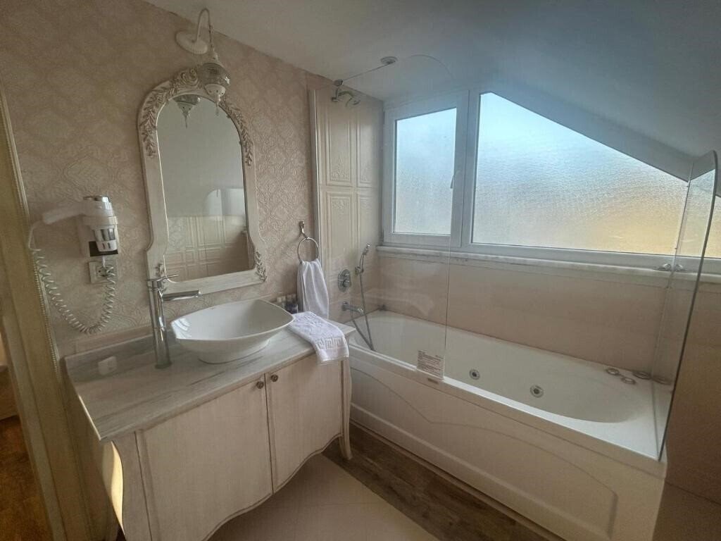 Фотография Elegance Asia Hotel 3*