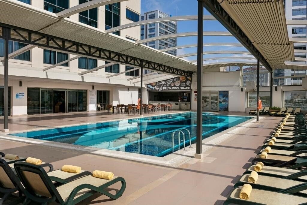 Отель Titanic Business Bayrampasa 5*