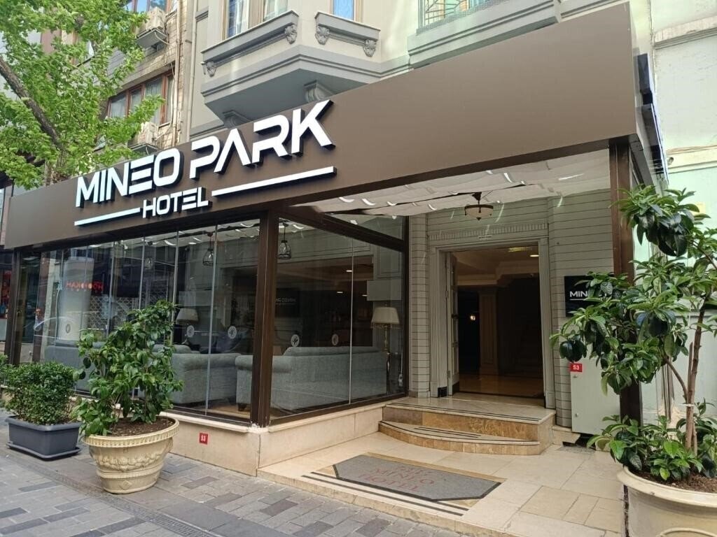 Готель Mineo Park Hotel (ex. Nova Plaza Park) 4*