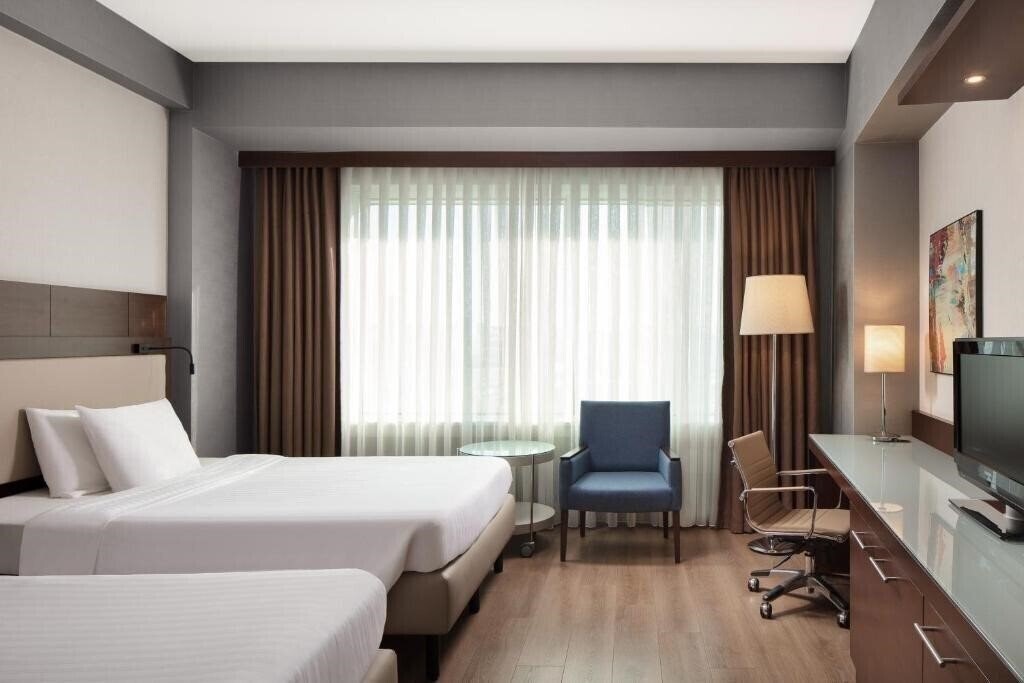 Zdjęcie Courtyard Marriott Airport 4*