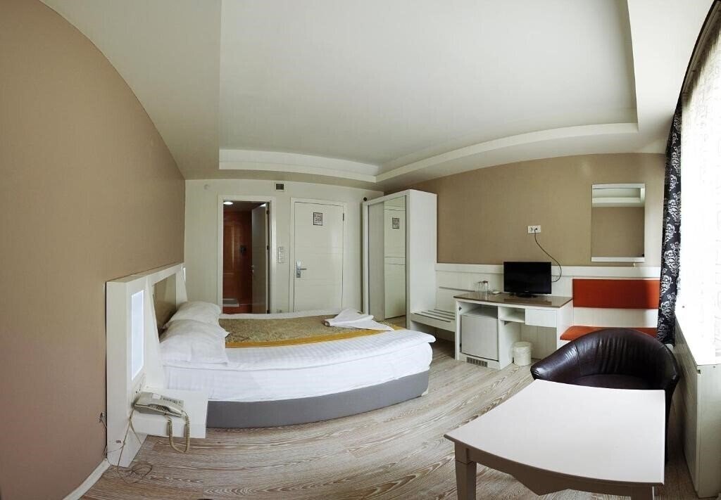 Готель Grand As Hotel 3*