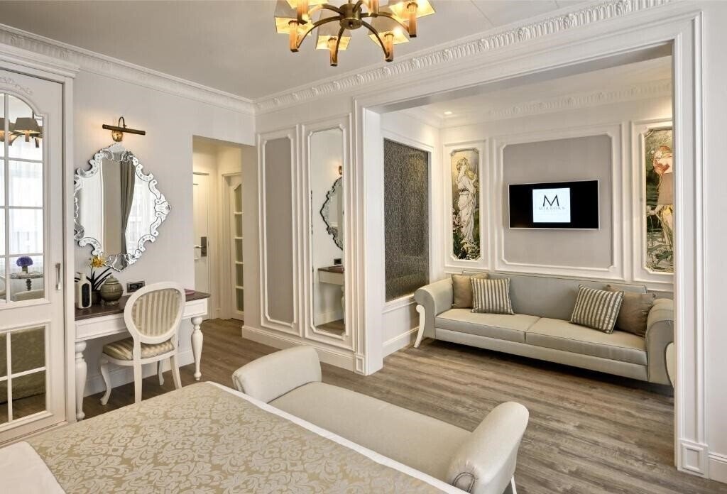 Фотографія Mirrors Hotel 4*