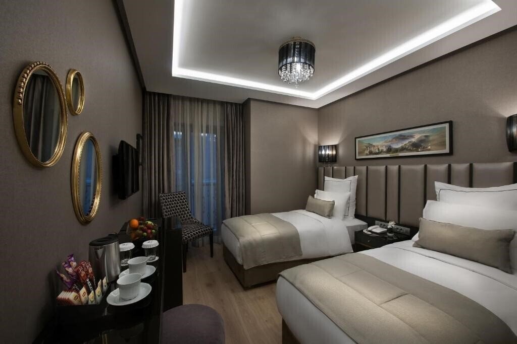 Hotel Le Petit Palace Hotel 4*