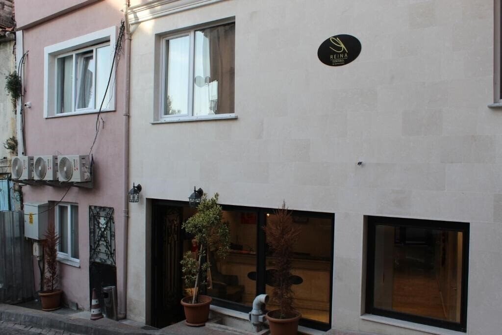 Зображення The Reina Hotel 3*