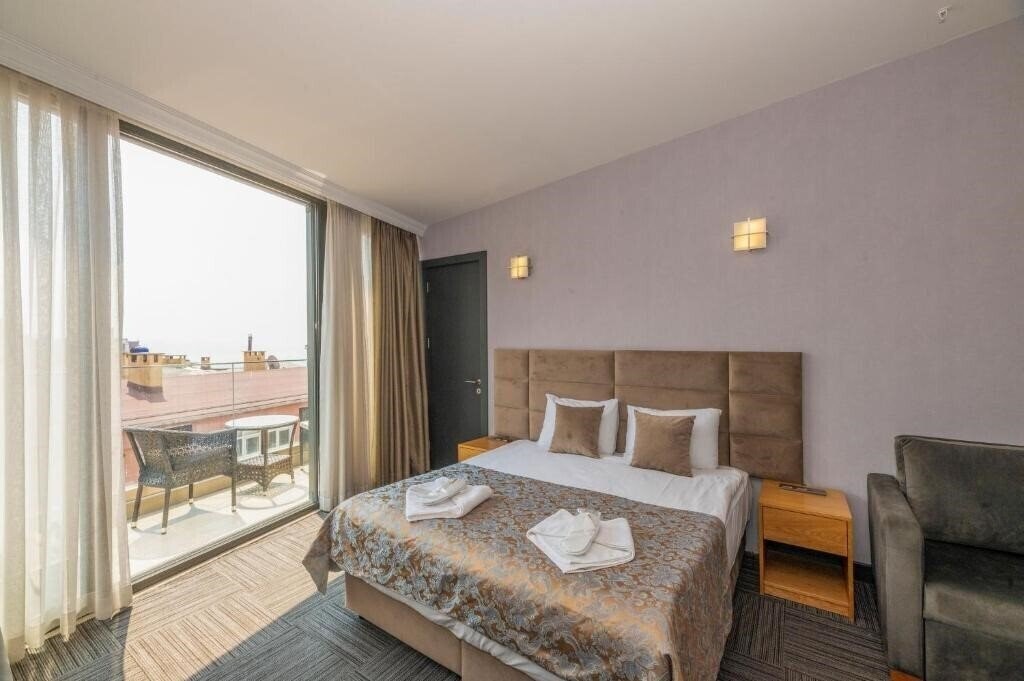 Готель Hotel V Plus Taksim 3*