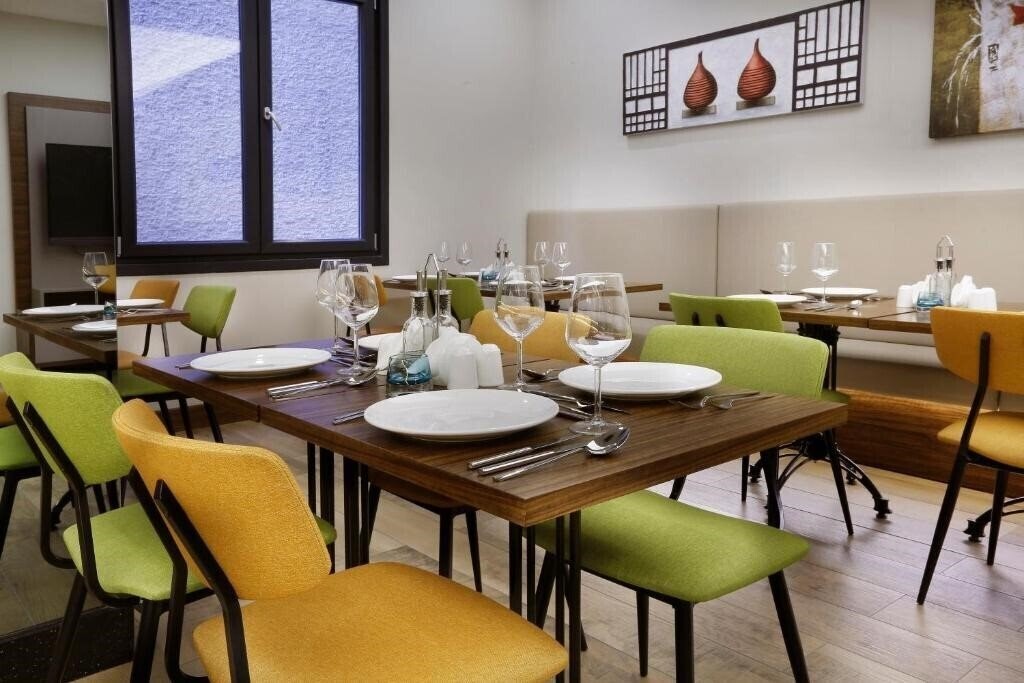 Фотографія The White Orient Hotel 4*