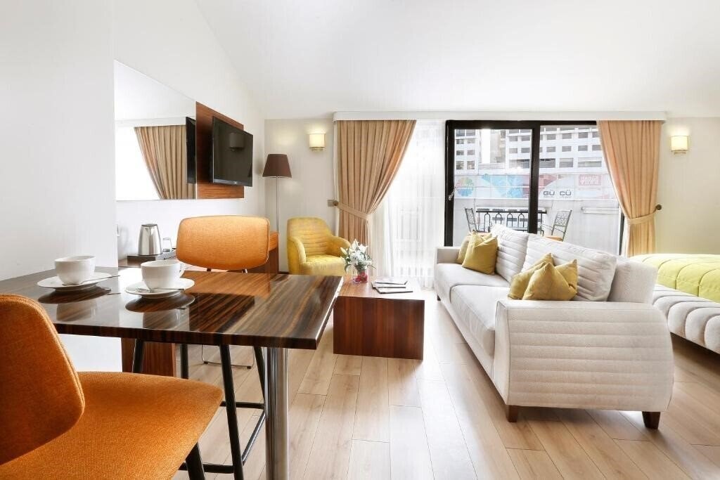 Зображення The White Orient Hotel 4*