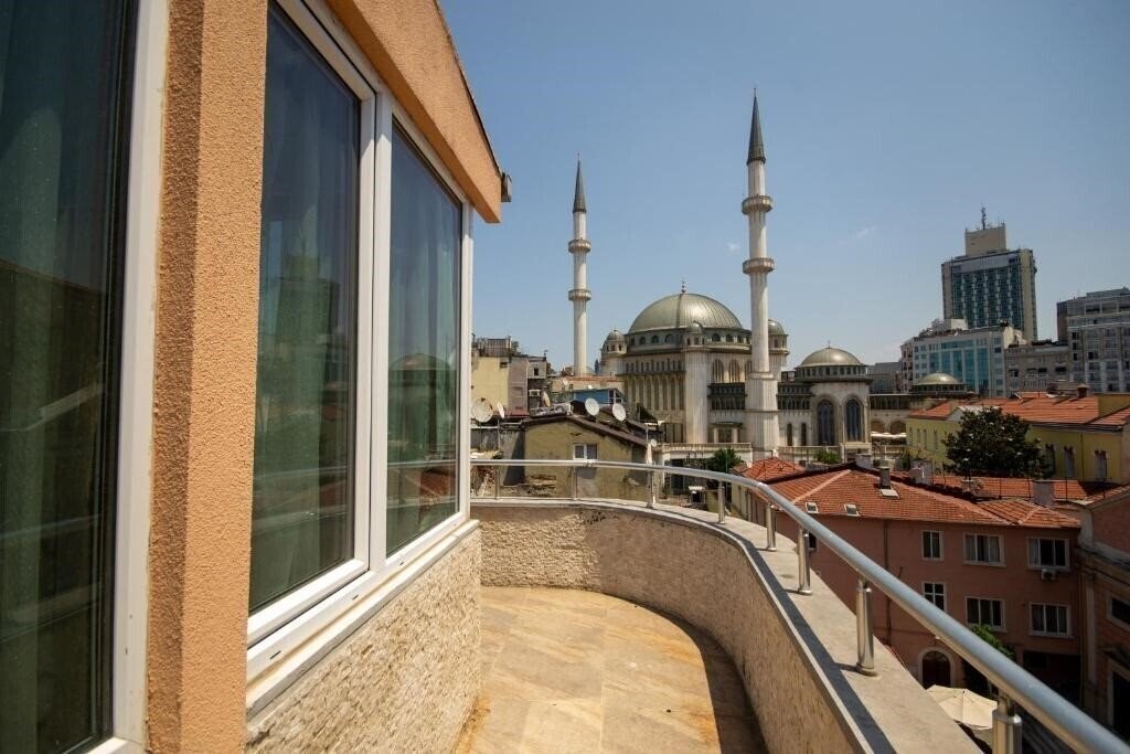 Отель Iq Hotel 3*