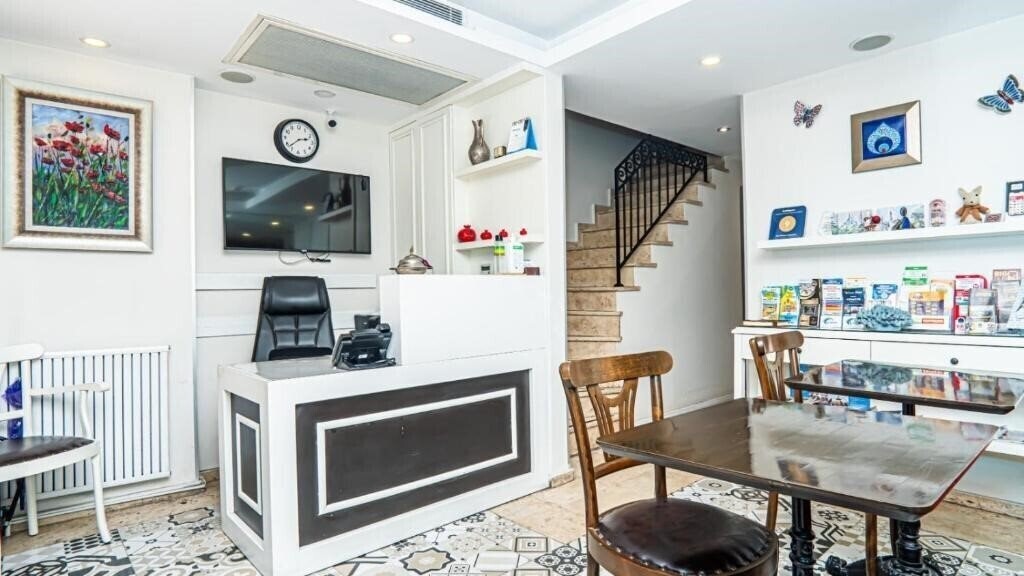 Готель Ten Rooms Hotel 4*