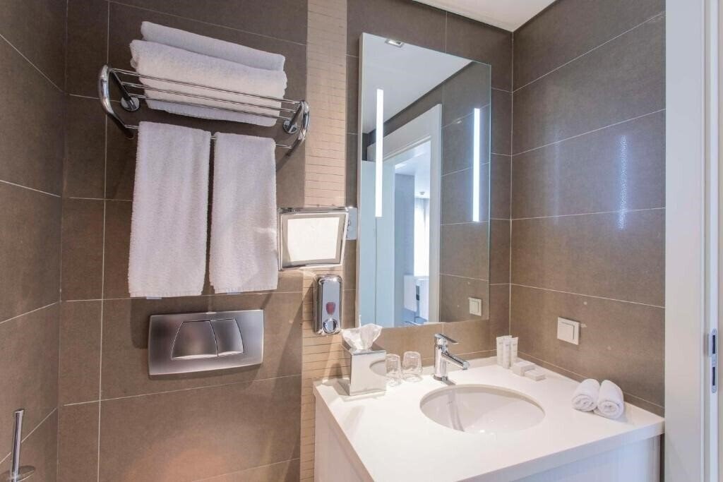 Фотографія Radisson Residences Avrupa Tem Istanbul 5*