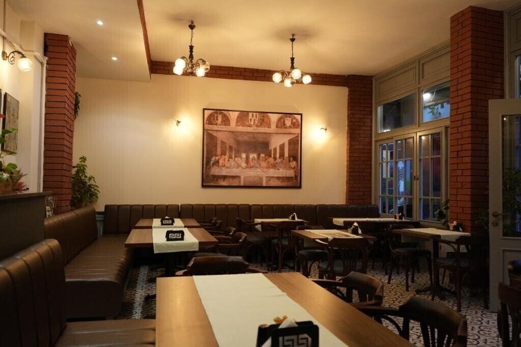 Zdjęcie Madame Roza 2*