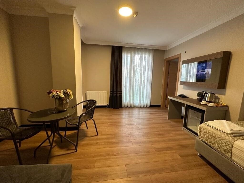Obraz Niconya Port Suites & Hotel 3*