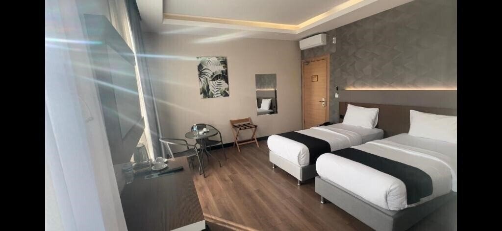 Zdjęcie Niconya Port Suites & Hotel 3*