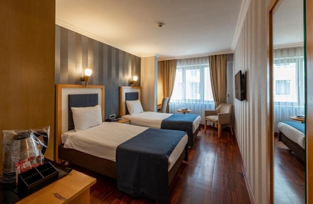 Фотографія Nova Plaza Hotel Taksim Square (ex. Manesol Boutique Lamartine Park) 3*