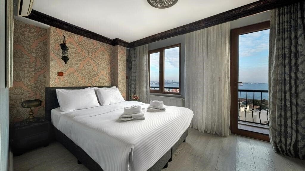 Фото Mytra Hotel 3*