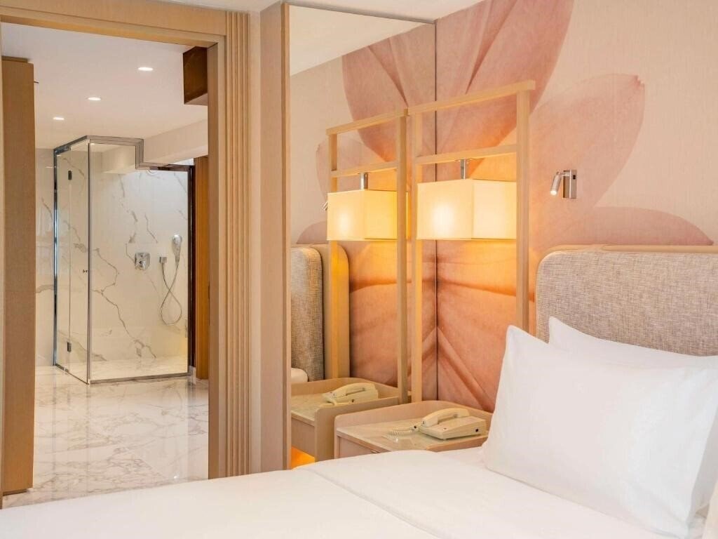 Фотография Movenpick Hotel Istanbul Bosphorus (ex. Mercure Istanbul The Plaza Bosphorus, Mercure Istanbul City Bosphorus Hotel) 5*