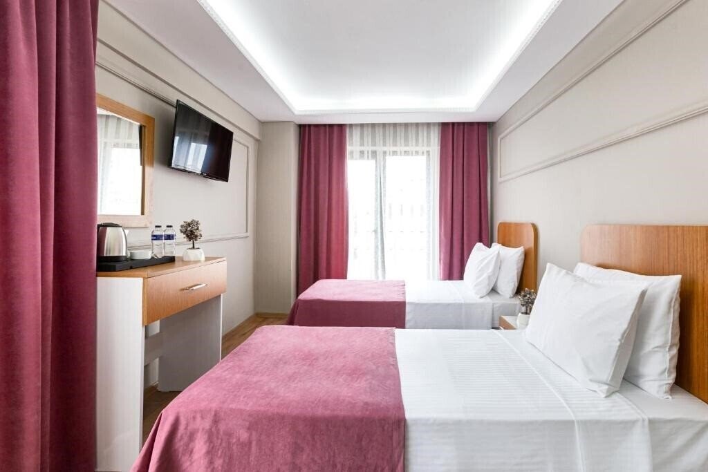 Отель Ria Suites 4*