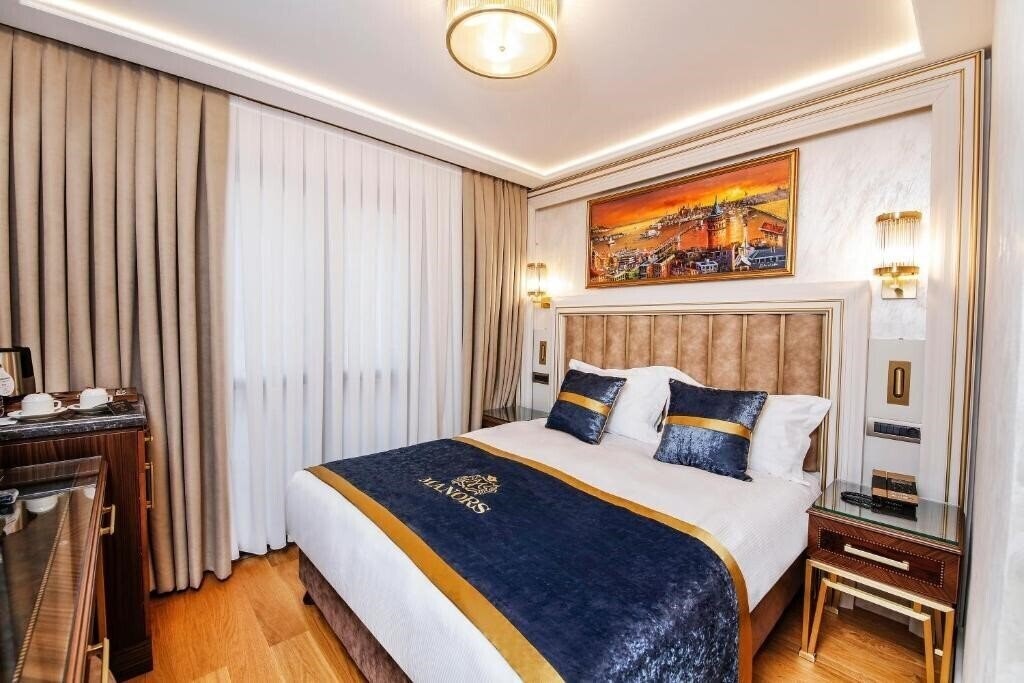 Отель Manors Hotel 4*