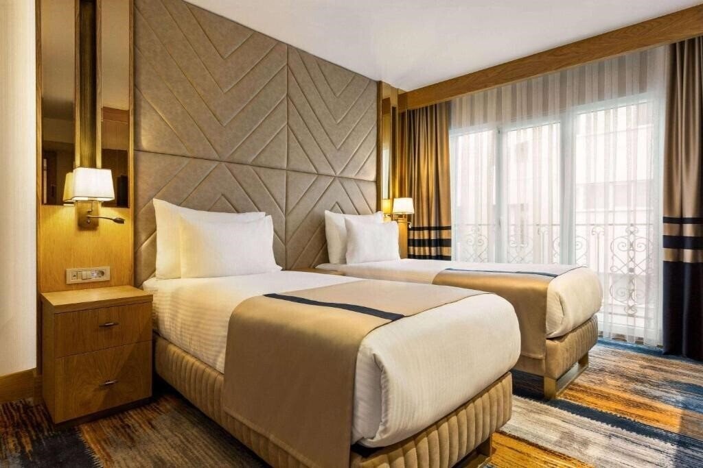 Zdjęcia Days Inn By Wyndham Istanbul Bomonti 3*