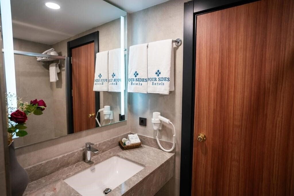 Zdjęcie Four Sides Lion Hotel Taksim (ex. Four Sides Lion Taksim Hotel & SPA, Lion Hotel) 4*