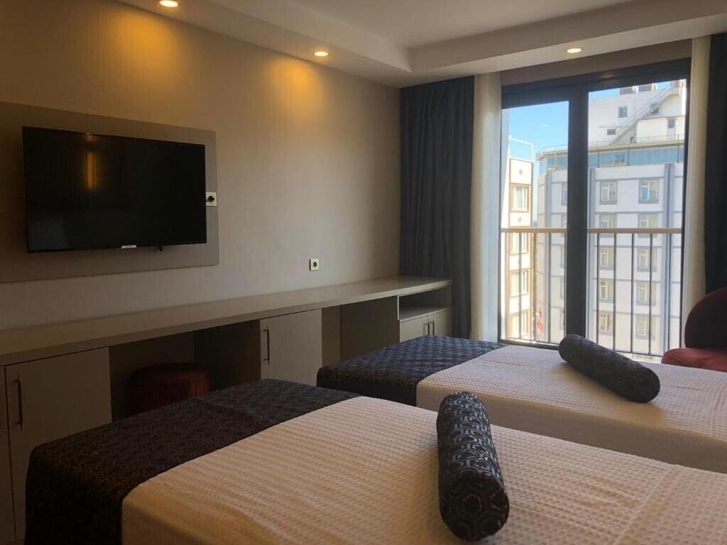 Готель Grand Iska Hotel 4*