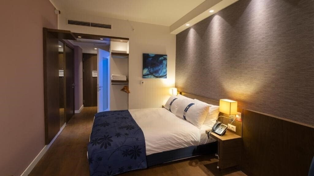 Фото Fez Inn Hotel (ex. Holiday Inn Express Istanbul Ora) 3*