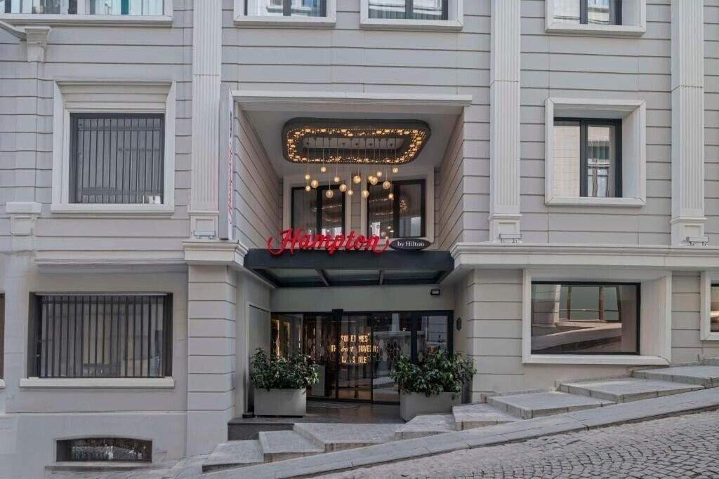 Отель Hampton by Hilton Istanbul Sirkeci 4*