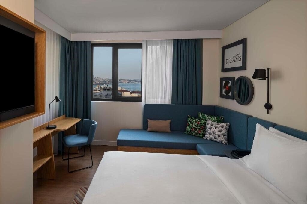Фото Hampton by Hilton Istanbul Sirkeci 4*