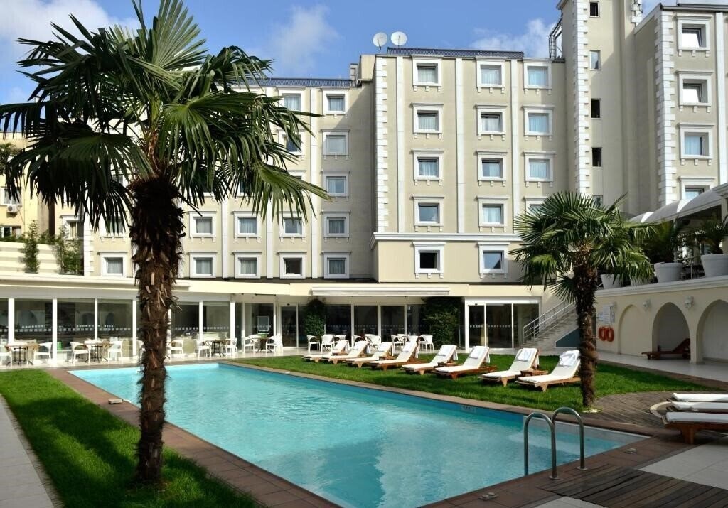 Отель Holiday Inn Istanbul City by IHG 5*