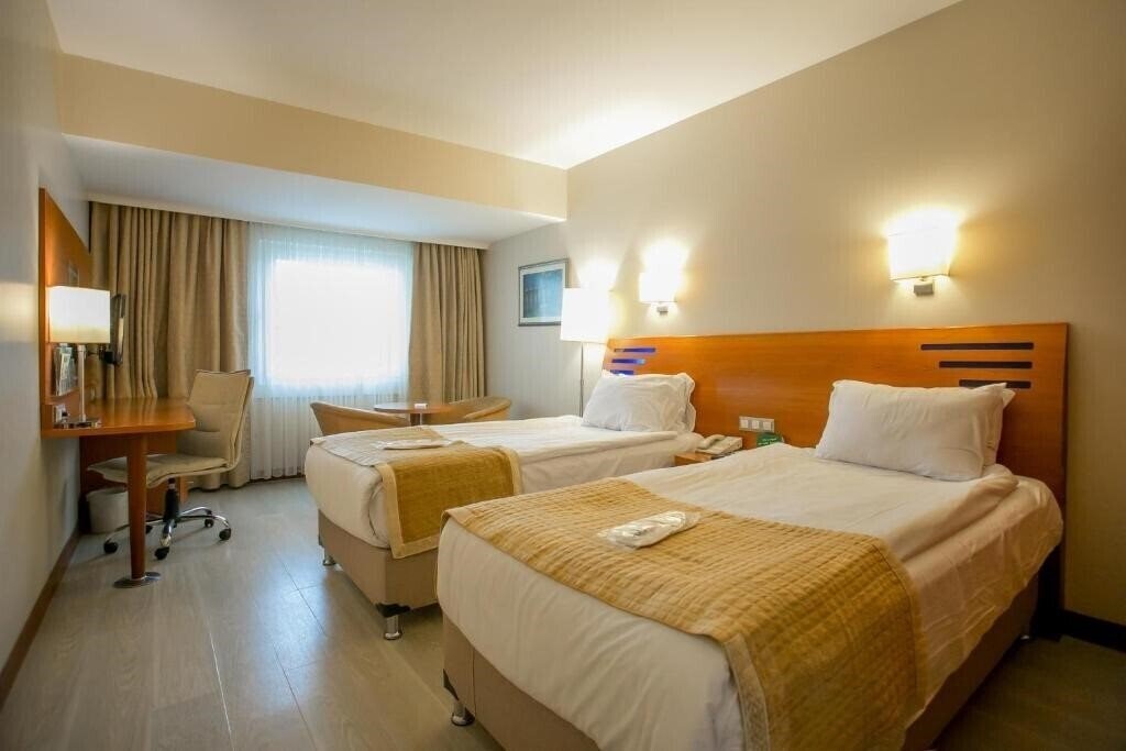 Zdjęcie Holiday Inn Istanbul City by IHG (ex. Holiday Inn Istanbul City, Holiday Inn City Topkapi) 5*