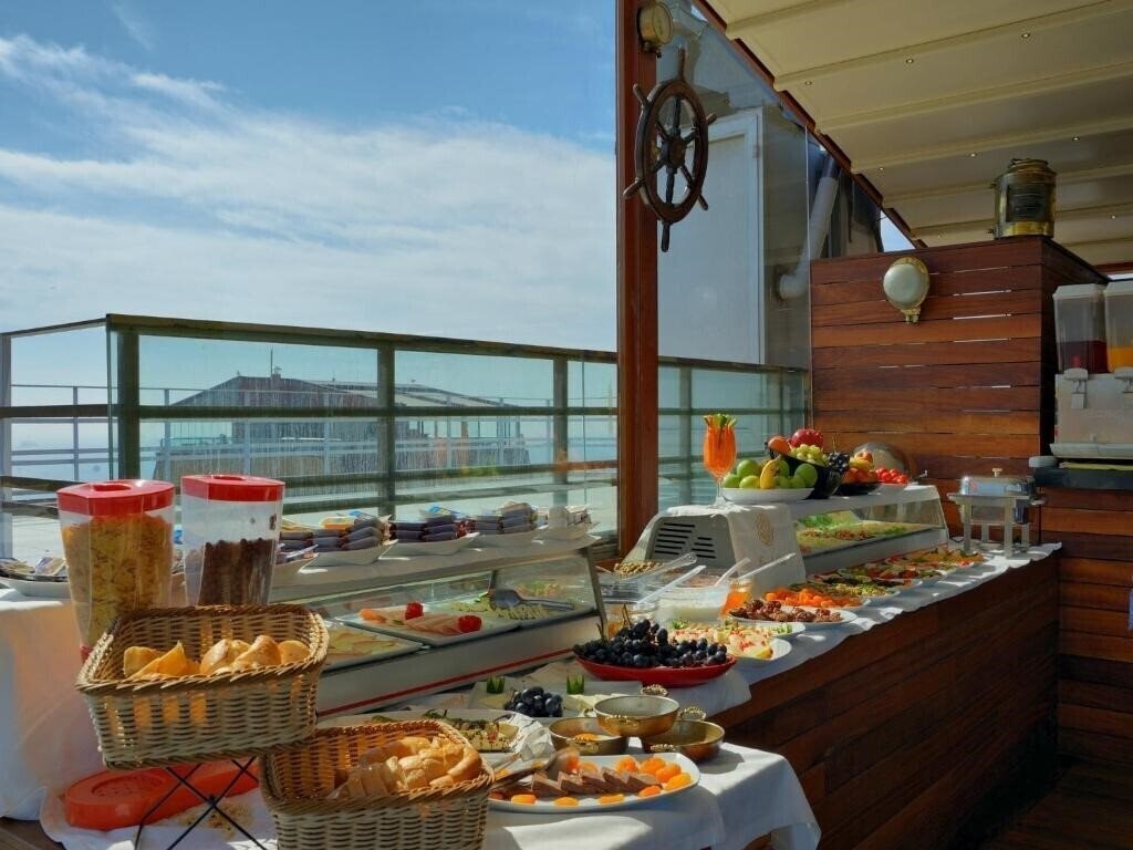 Zdjęcia Burckin Suites Hotel 3*