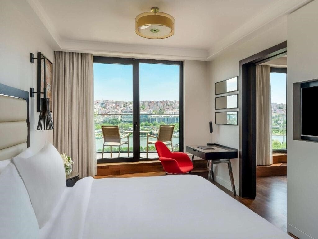 Zdjęcie Movenpick Hotel Istanbul Golden Horn 5*