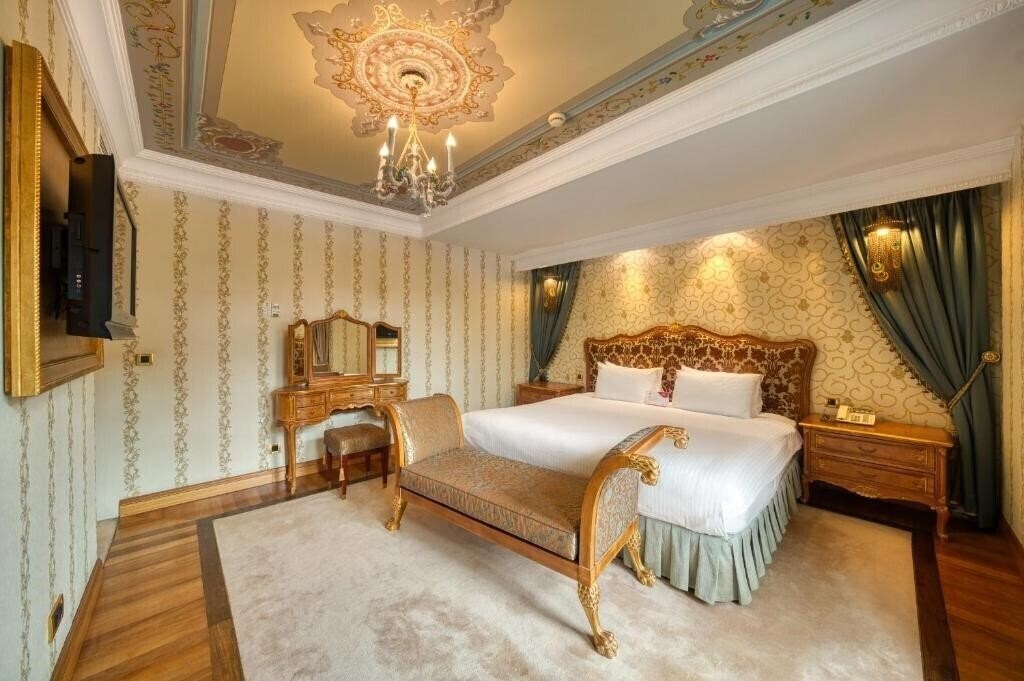 Фото Crowne Plaza Istanbul Old City an IHG Hotel (ex. Crowne Plaza Old City, Crowne Plaza Laleli Old City) 5*