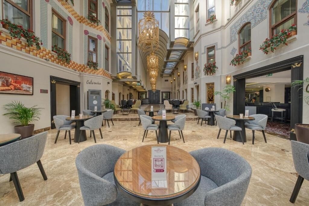 Zdjęcie Crowne Plaza Istanbul Old City an IHG Hotel (ex. Crowne Plaza Old City, Crowne Plaza Laleli Old City, Merit Antique Hotel) 5*